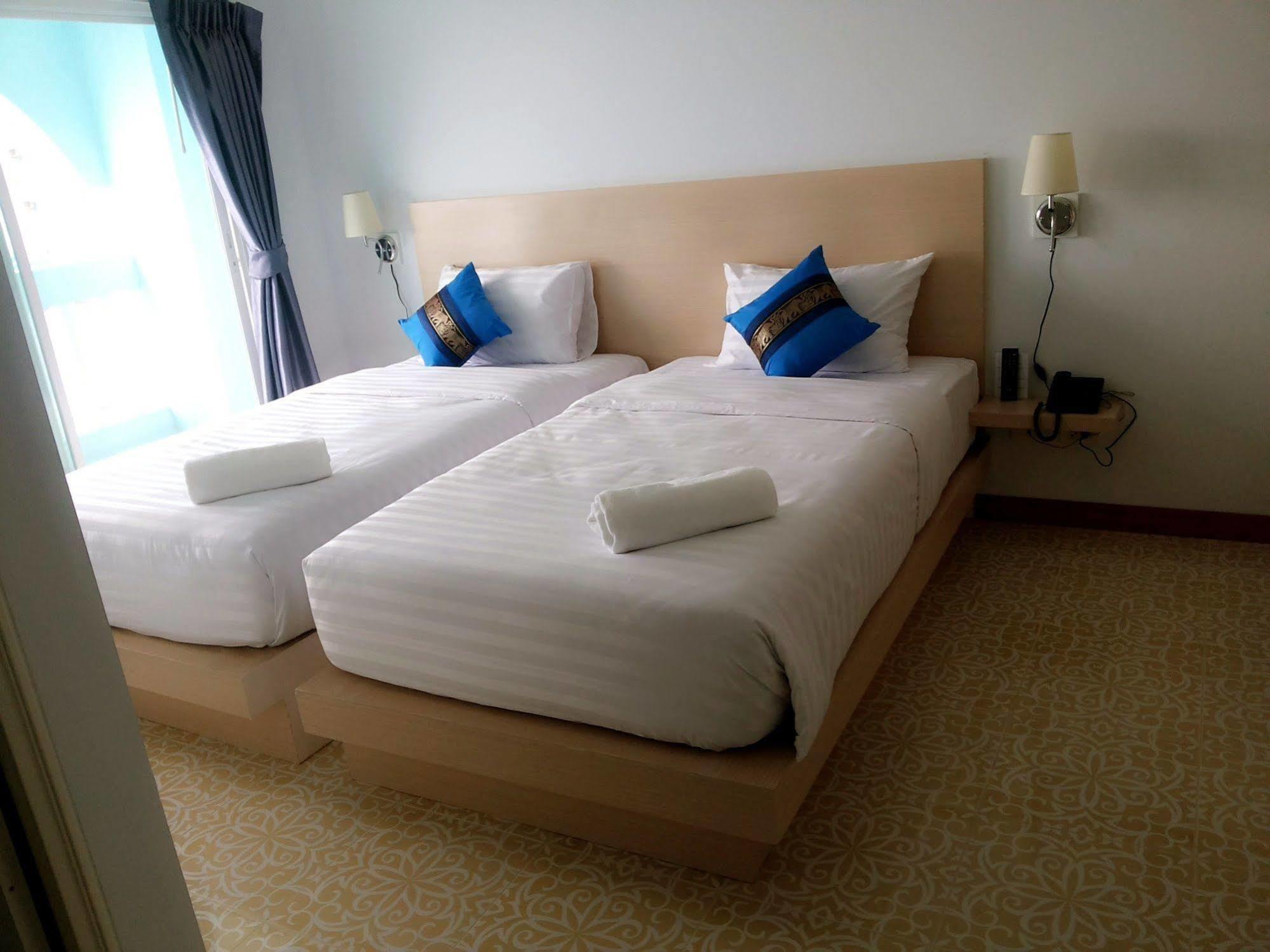 The Duck Hotel Phuket Buitenkant foto