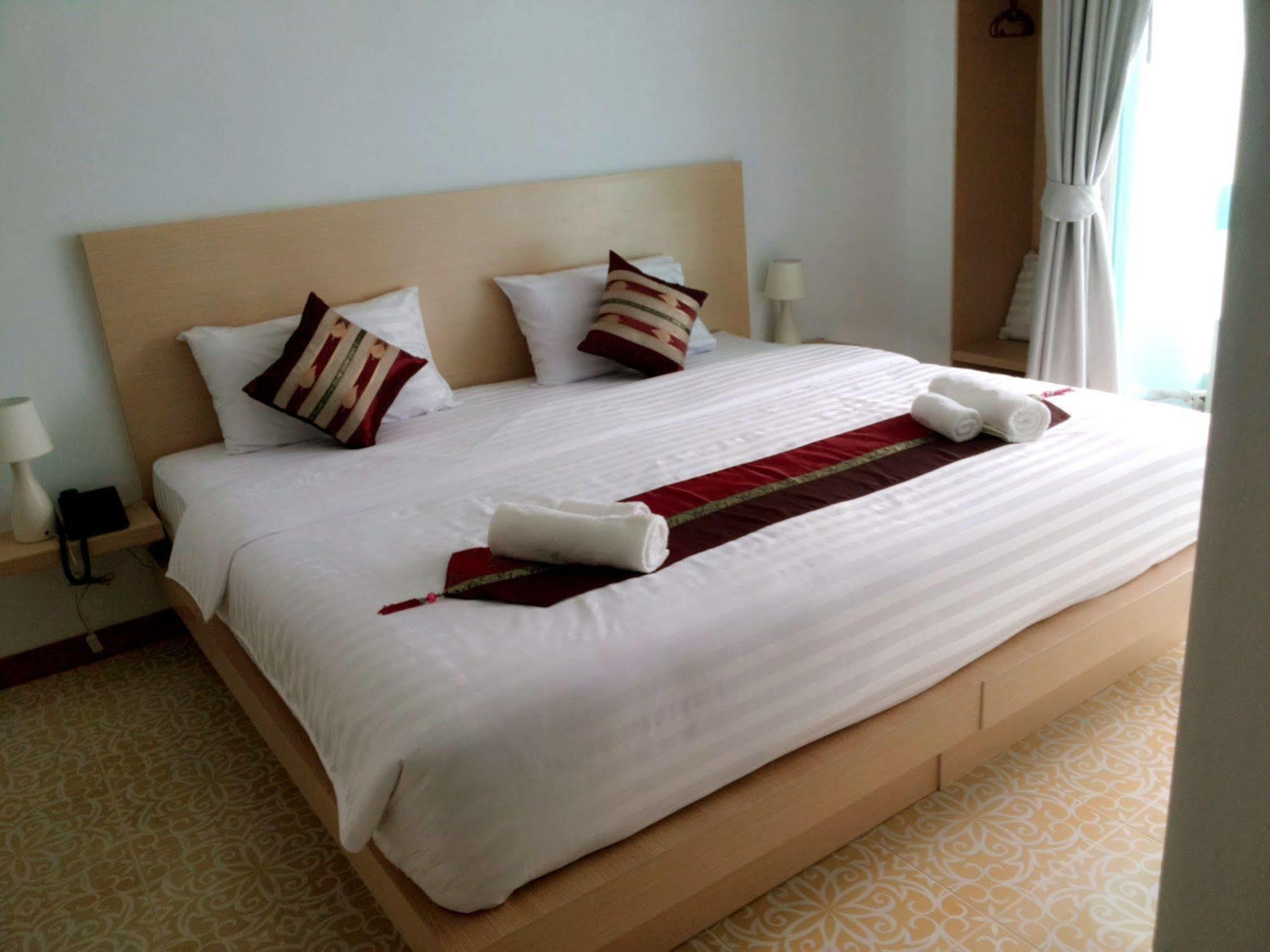 The Duck Hotel Phuket Buitenkant foto