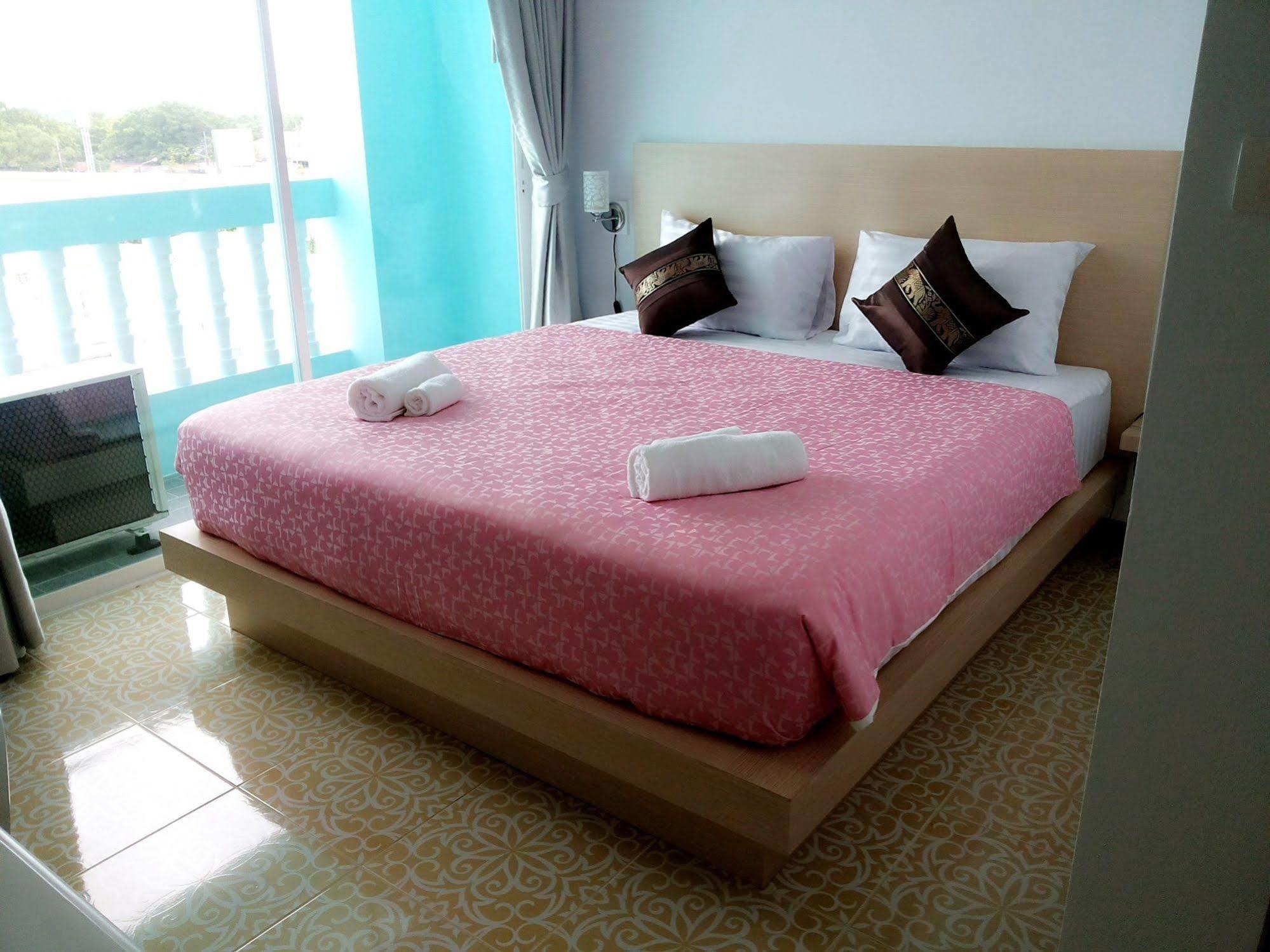 The Duck Hotel Phuket Buitenkant foto