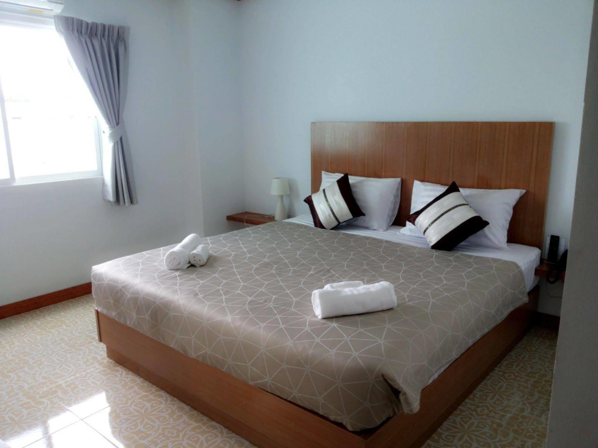 The Duck Hotel Phuket Buitenkant foto