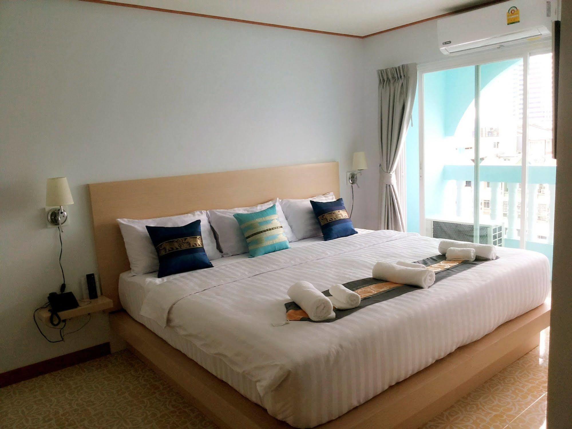The Duck Hotel Phuket Buitenkant foto